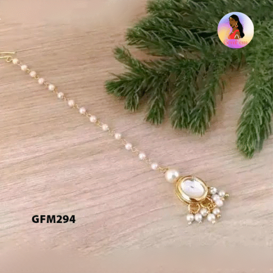 White Pearl Kundan Maang Tikka