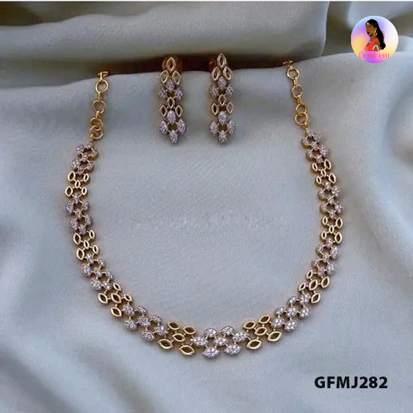 Sleek Choker Set