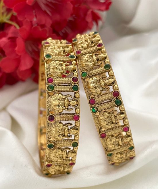 Traditional bangles for saree