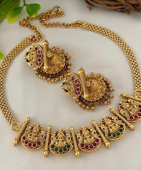 function wear choker set