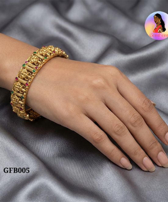 Traditional bangles for saree
