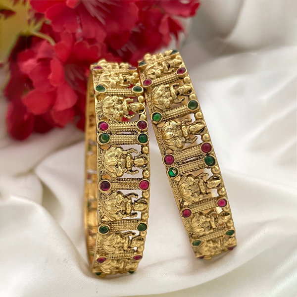 Traditional bangles for saree