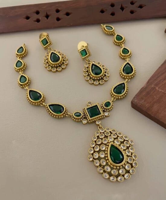 Celebrity AD Choker Set Under 500 with Matching Earrings