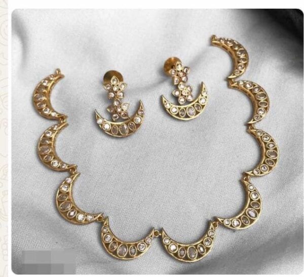 Half Moon AD Choker Set Under 400